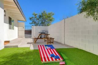 3BR Vegas Pool Retreat | Pet Friendly + BBQ | Near Fremont & Las Vegas Strip - 2