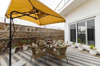 ELIVAAS Signature JP Farmstay 5-BHK Retreat with Kids' Room, Bar Area & Sit-out - 9