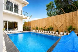 ELIVAAS Signature JP Farmstay 5-BHK Retreat with Kids' Room, Bar Area & Sit-out - 9