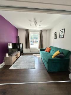 Badgers House - 6 Bedrooms, Sleeps 13, Parking, Wifi - 4