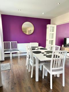 Badgers House - 6 Bedrooms, Sleeps 13, Parking, Wifi - 3