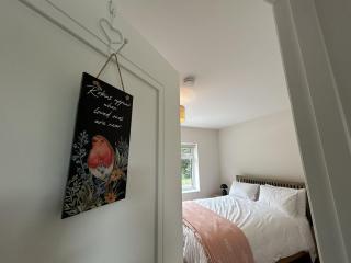 Owen Glen Cottage - 8