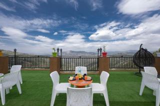 The Charvi Retreat I Vacations I Conference I MICE I Family Events I Open Air Terrace I Sky Bonfire I Wooden Rooms With Pvt Balconies I Kufri by Exotic Stays - 7