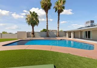 Elevated PickleBall Retreat - 1