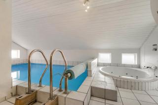 Holiday Home With Jacuzzi And Sauna - Sj555 - 7