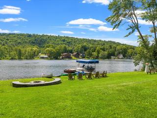 Lakefront Home Fast WiFi and Workspace, stay the week - 1