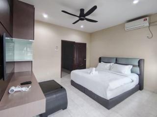 7pax Austin Perdana Family House 10 min to AICCC No Party - 6
