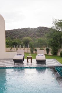 ELIVAAS Signature Belvedere Villa 4-BHK Villa With Pool, Garden & Bar - 4