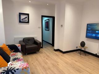 Fully Furnished 3 Bedroom House in Preston with Free Street Parking and WiFi Ideal for Contractors and Families by North West Accommodation - 8