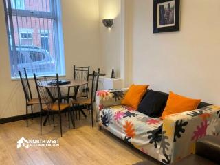 Fully Furnished 3 Bedroom House in Preston with Free Street Parking and WiFi Ideal for Contractors and Families by North West Accommodation - 6