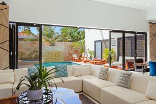Private 5BR Villa with Pool, Minutes to Palm Beach - 2
