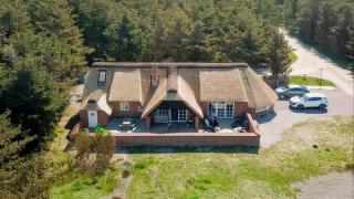 Thatched House With Spa, Sauna, And Pool - Sj590 - 0