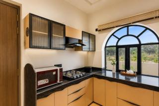 ELIVAAS Signature Belvedere Villa 4-BHK Villa With Pool, Garden & Bar - 3