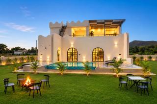 ELIVAAS Signature Belvedere Villa 4-BHK Villa With Pool, Garden & Bar - 0