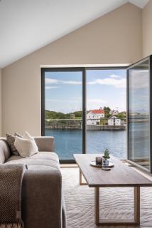 Top apartment with seaview in Henningsvær - 0