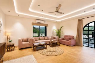 ELIVAAS Signature Belvedere Villa 4-BHK Villa With Pool, Garden & Bar - 8