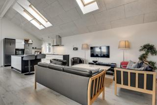 Large Home W Pool & Fun By The North Sea - Sj300 - 5