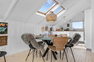 Skønt Og Lyst Feriehus Med Panoramaudsigt Til Ferring Sø Og Vesterhavet Sj251 - 9
