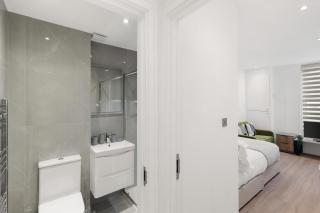 Chic & Modern Beckenham Retreat - 9