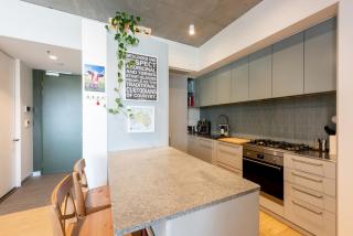 Brunswick Retreat! 5th floor 1-bed Unit w Parking - Melbourne - 4