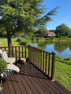 Swan cove - Lakeside Caravan Park - Denver - 1