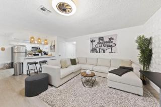 Summerlin Vegas Pool Condo w/ Hot Tub & Games - 6