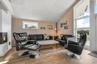 Spacious Well-Kept Summerhouse By North Sea Sj593 - 8
