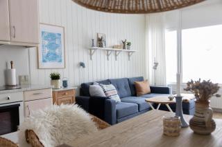 Simply Furnished Holiday Apartment- Sj3120 - 0