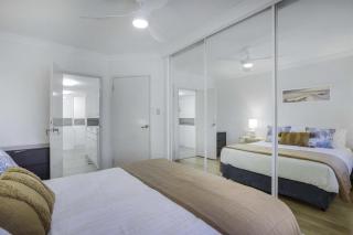 Beachfront Scarborough Retreat w Pool & Sauna - 3