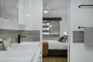 Beachfront Scarborough Retreat w Pool & Sauna - 2
