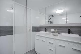 Beachfront Scarborough Retreat w Pool & Sauna - 1
