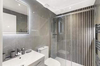 Stylish 2BR Apartment Near Beckenham Station - 4