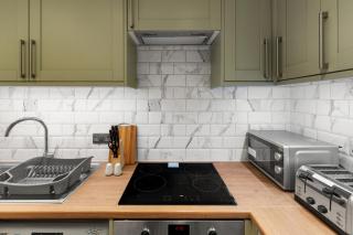 Stylish 2BR Apartment Near Beckenham Station - 2