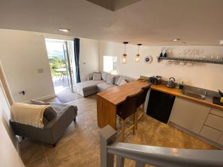 Peaceful Stay with Far-Reaching Views - 7