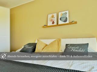 Ferienwohnung De Tuunkrüper mit Deichblick Nordseeluft von der Terrasse aus - 1