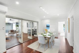 Scarborough Beach Retreat Pool, Fireplace & Walk - 3