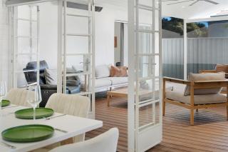 Scarborough Beach Retreat Pool, Fireplace & Walk - 2
