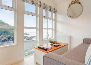 Beach Cove Coastal Retreat - 9