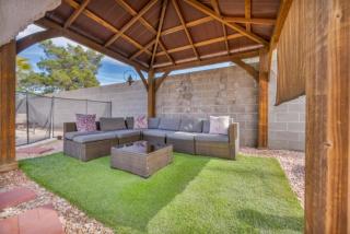 4BR Vegas Home | Pool, Basketball & Game Room | 10 Min to Fremont - 5