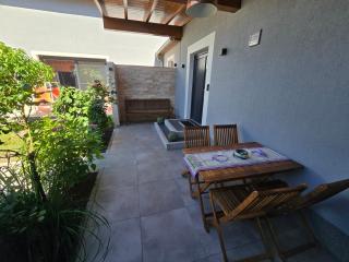 Stilvolles Ferienhaus mit Terrasse Garten und Whirlpool - 4