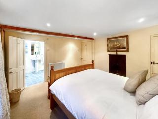 Manor Cottage - 1