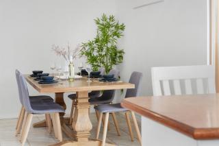 Relaxed Coastal Living 550m To Scarborough Beach - 8