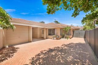 Relaxed Coastal Living 550m To Scarborough Beach - 6