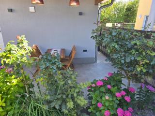 Stilvolles Ferienhaus mit Terrasse Garten und Whirlpool - 8