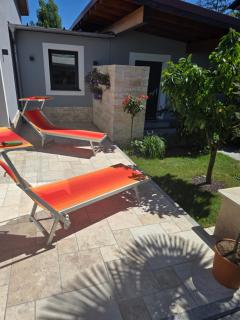 Stilvolles Ferienhaus mit Terrasse Garten und Whirlpool - 9