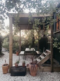 Pet Friendly Shepherd's Hut Sleeps 2 with Hot Tub - 8