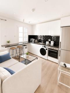 Grand Central House - Classic One Bedroom - GibraltarStay Apartments - 0