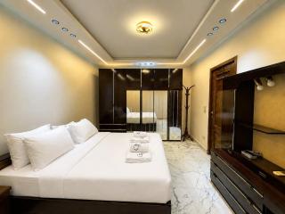 3BDR Apartment with Balcony l Dokki - 7