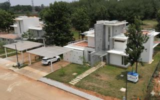 Golfing Twins Villa by StayJade 8BHK E-city - 9
