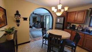 The Sovereign Suite - Cozy And Convenient With Home Theater - 2